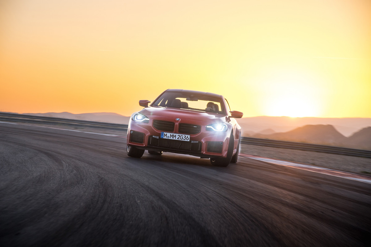 P90482706_highRes_the-all-new-bmw-m2-r