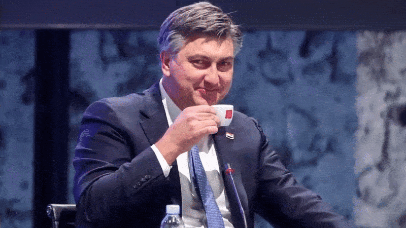 ce52b434-1f0d-46e0-984f-fe80603e064a.gif