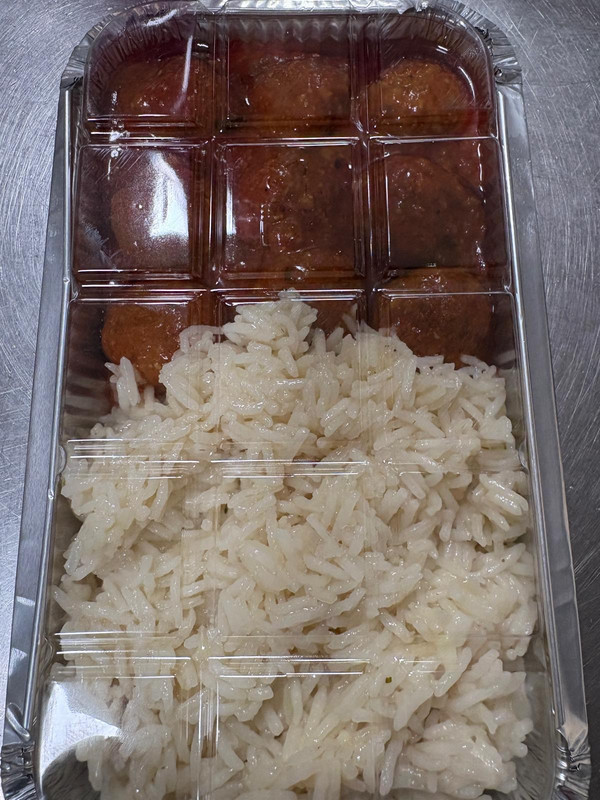 Albóndigas de Carne con Tomate y Arroz