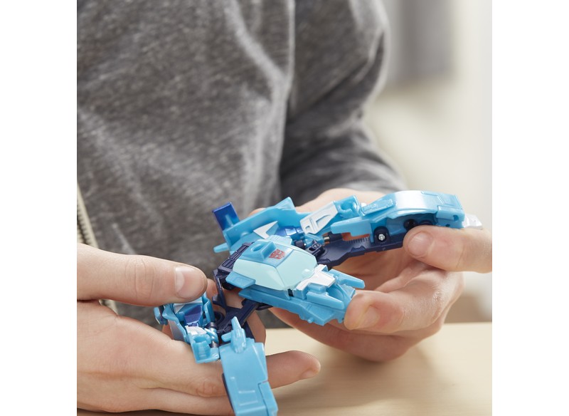 Transformers-Cyberverse-1-Step-Blurr-007