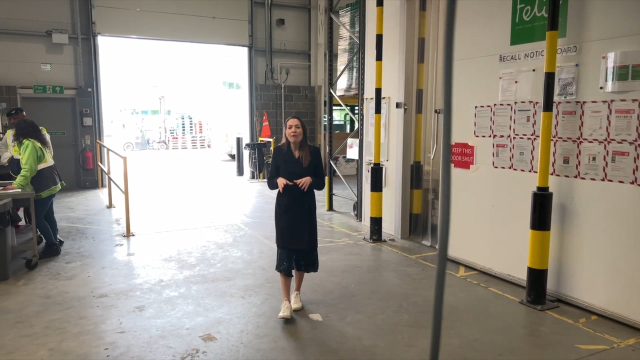 BBC London News_20230425_22302240.ts_snapshot_05.28.342