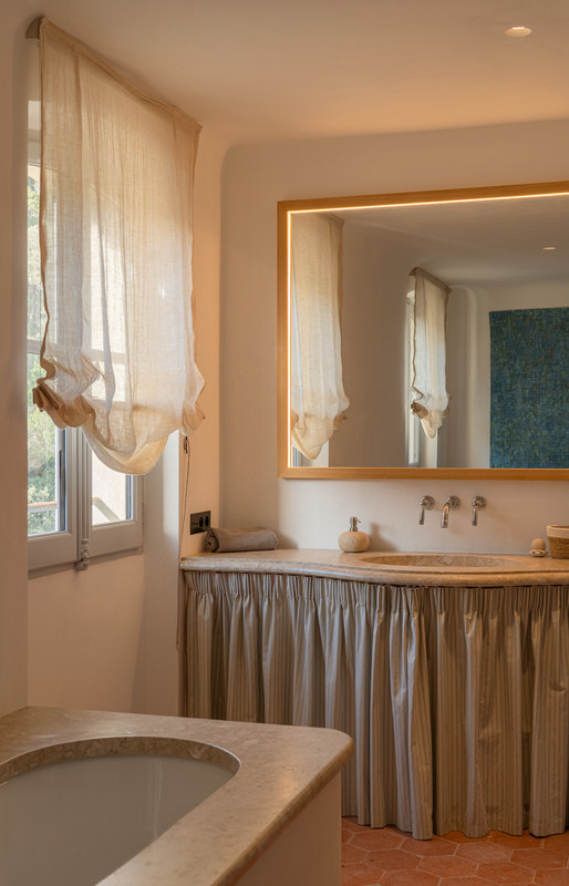 Bathroom in a single-family home with lighting design for mirror, material, comfort, and precise use