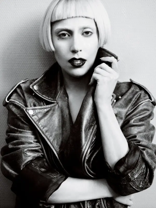 Vogue-2011-06.webp