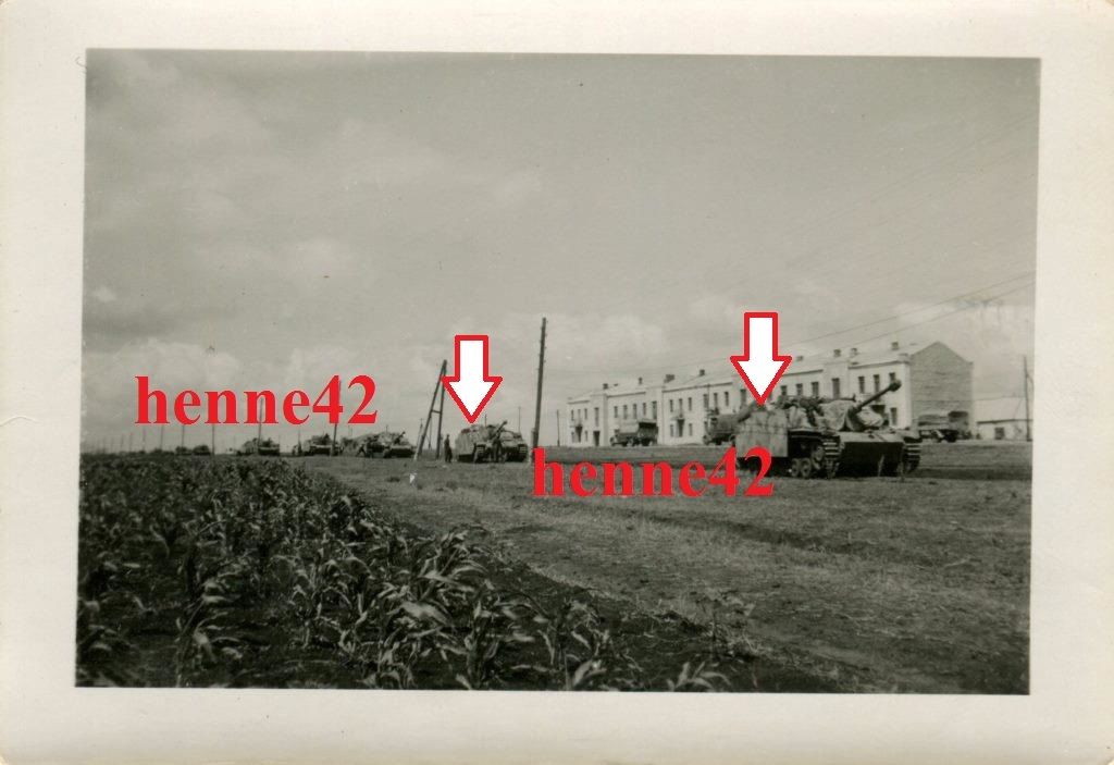 Foto Kolonne Sturmgeschütz III Ausf.G mit Seiten