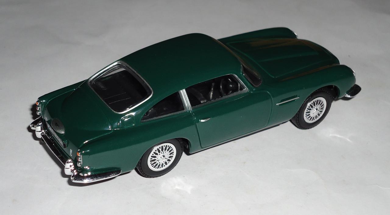 Aston-Martin-DB5 1
