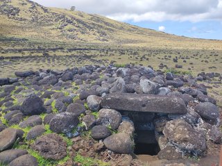 Terevaka:Ahu Te Peu-Vai Mata-Ana O'Heu-Ahu a Tenga-Hanga O Teo-Papa Tekena - Isla de Pascua - Chile (23)