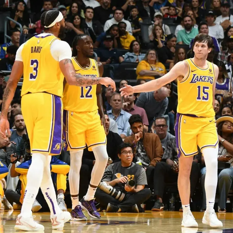 Milwaukee Bucks vs Los Angeles Lakers Milwaukee Bucks vs Los Angeles Lakers