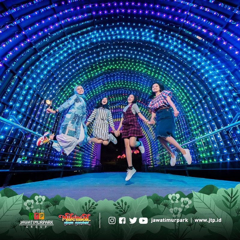 Satu di antara spot foto Instagramable di Milenial Glow Garden.