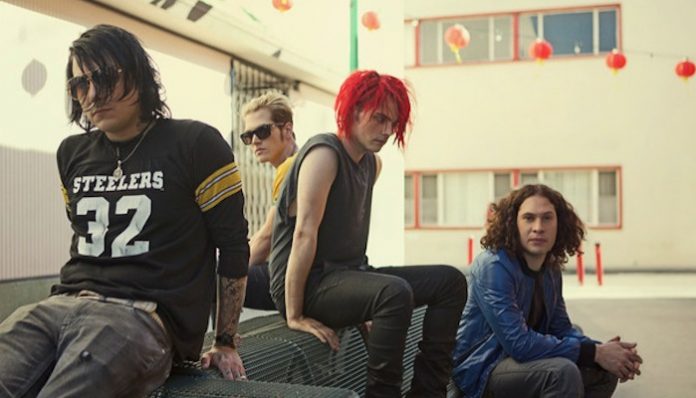 AltPress, “HERE’S HOW YOU CAN USE YOUR MY CHEMICAL ROMANCE KNOWLEDGE FOR CHARITY” [Traducción] [04.05.2020] My-chemical-romance-2010-696x398