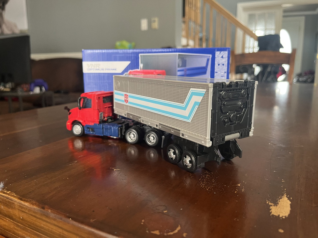 Transformers-Generations-VNR-Optimus-Prime-06