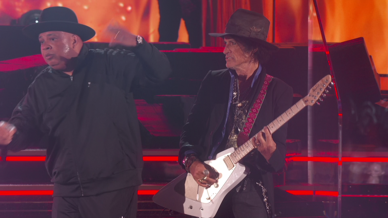11.Aerosmith & Run-DMC - Livin' on the Edge & Walk This Way(Gram