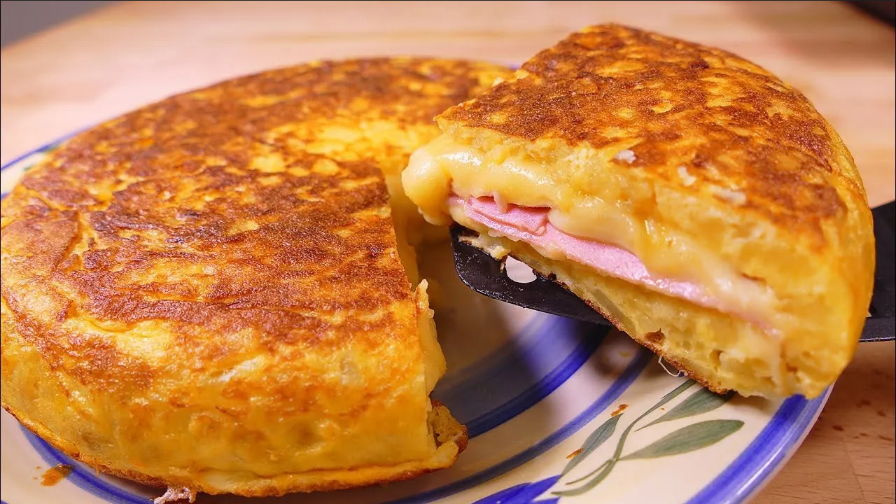 Agrega a tu menú semanal esta receta de tortitas de papa de jamón y queso