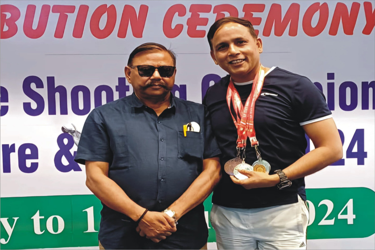 आतंकवाद निरोधक दस्ता यूपी एटीएस के एएसपी संजय कुमार ने निशानेबाजी में आठ मेडल जीत कर रचा इतिहास