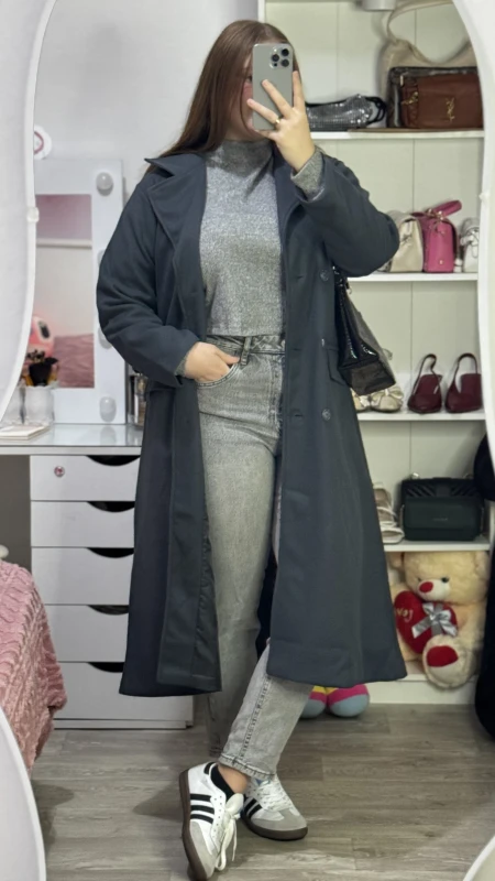 رمادي غامق - لقطة 1