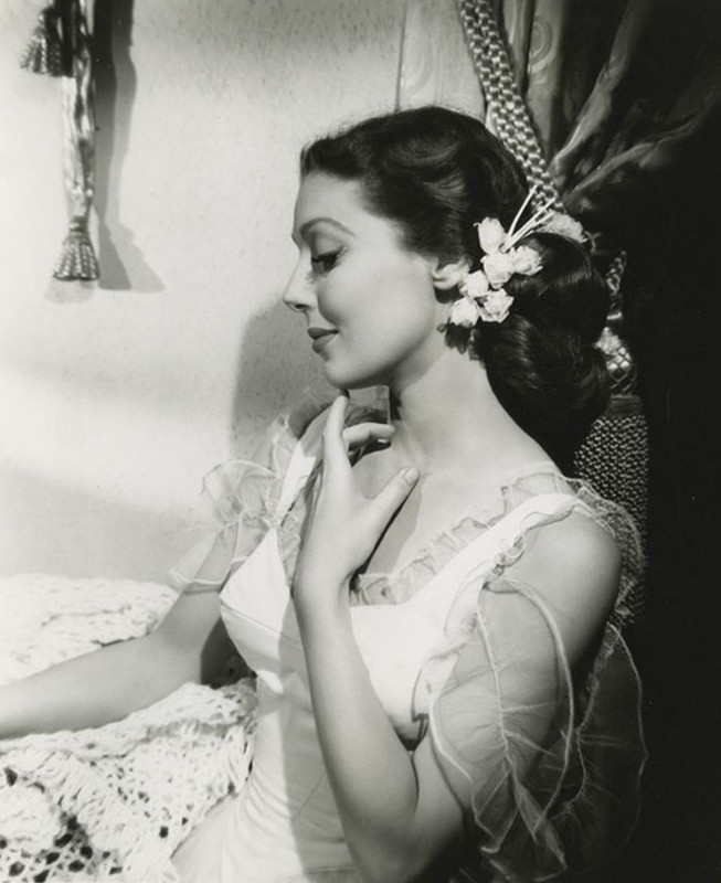 loretta_young_b11