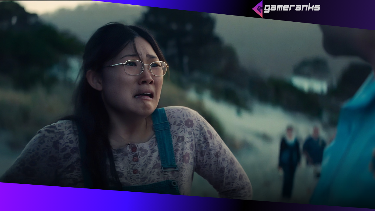 Cena da série Sobreviventes: Personagens na praia com clima tenso