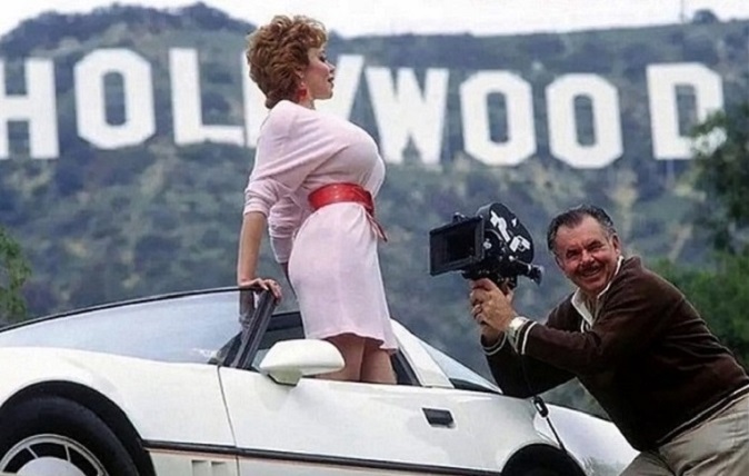AIRPLANE-RUSS-MEYER-FOTOR-2.jpg
