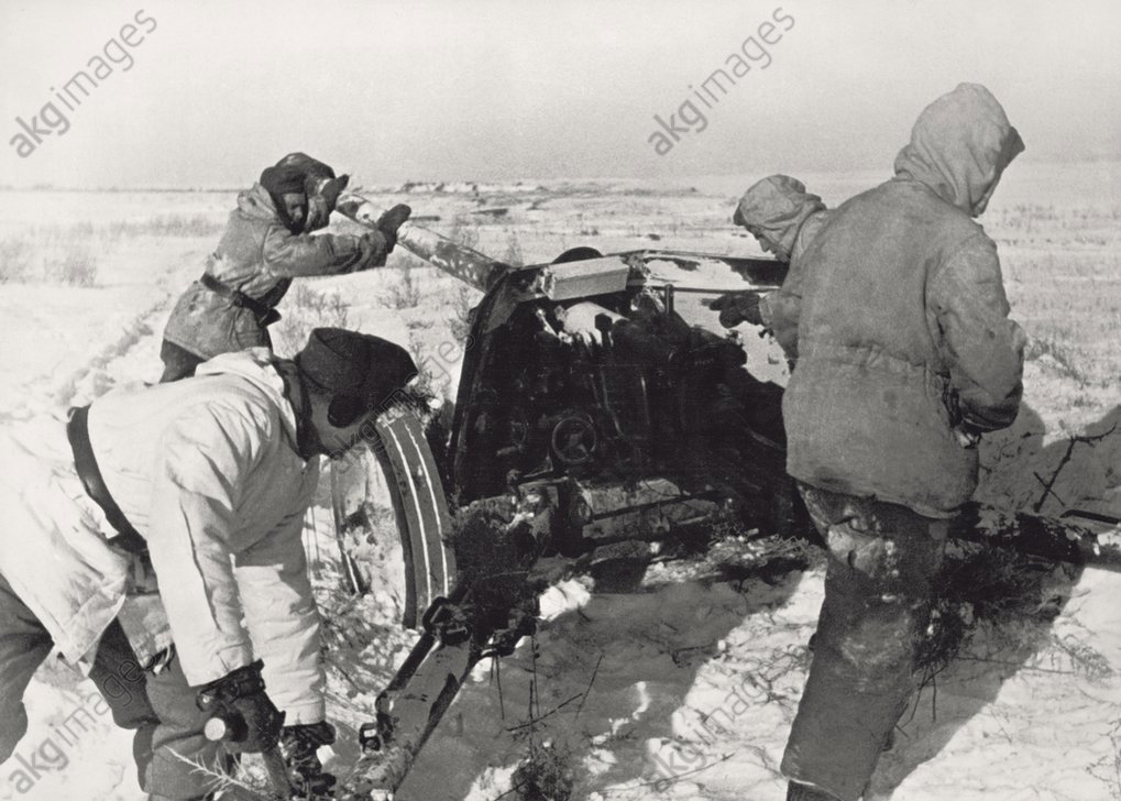 German soldiers positioning an antitank cannon on the Donets Russian front. February 1943 (1)