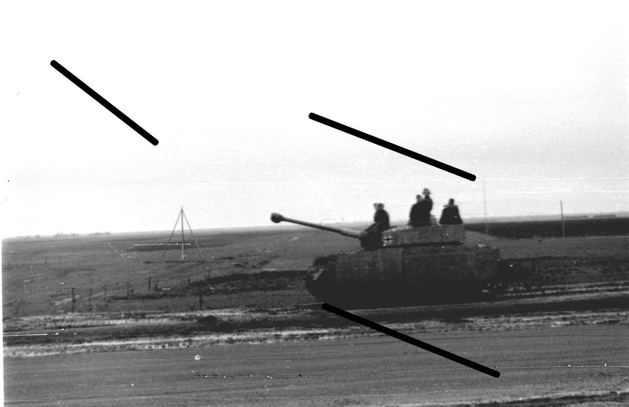 Rußland Deutsche Panzer in Fahrt Panzerkampfwagen Zimmerit1