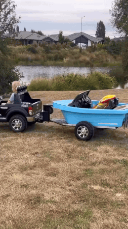 Livvy-look-alike-Jeep-Boat