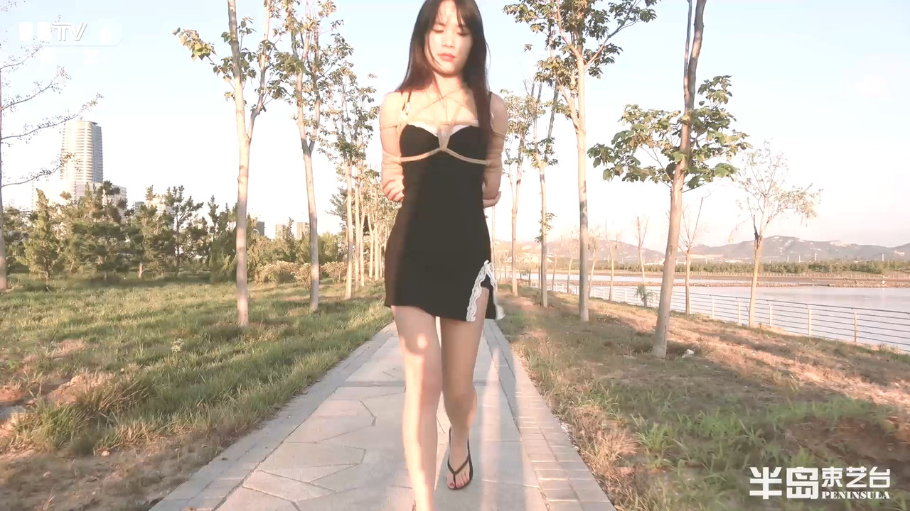 半岛束艺 绳艺临时工 可乐唯美睡裙户外散步.mp4_20190914_191733.732