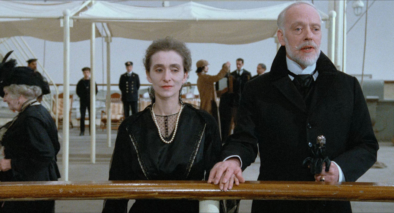 And the Ship Sails On (1983) Criterion.mkv_005948.293