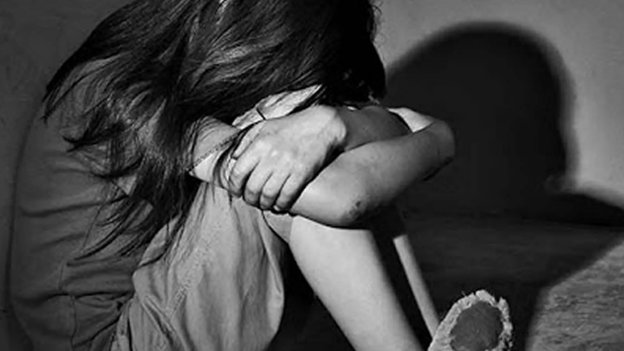 Hombre ataca sexualmente a su hijastra y golpea a su pareja en Morelia