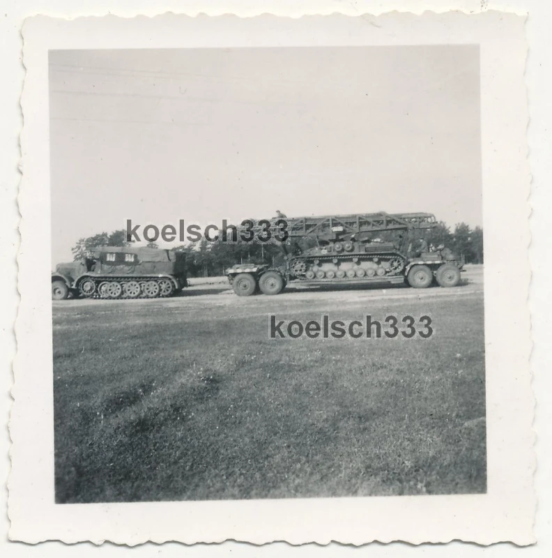 Foto Panzer Halbkette mit Brückenleger IV auf Tiefladeanhänger an der Ostfront