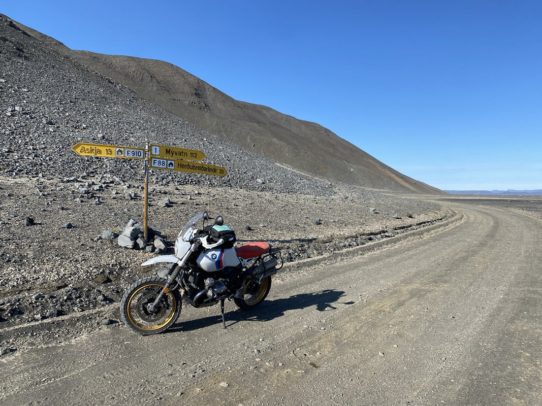 EA82414C-E1E7-4E7C-A686-ADD1F3CE88E9