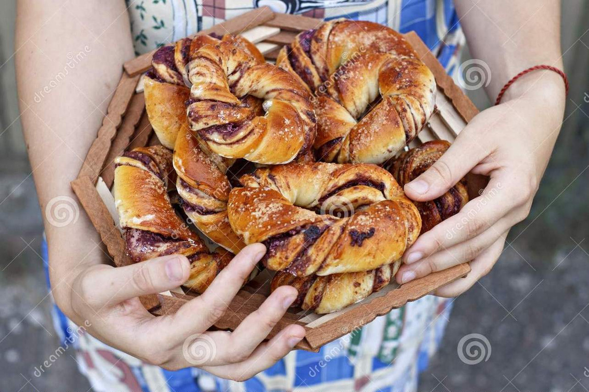 φρέσκα-κουλούρια-με-τα-μούρα-παραδίδει-το-πλαίσιο-116703032