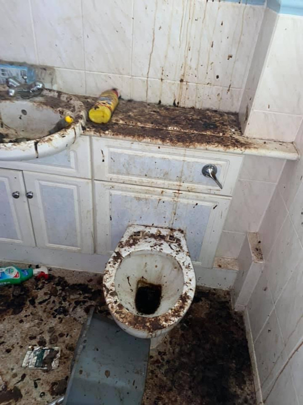 1597EC82-D092-444D-B9FB-8C5B141FC2D3