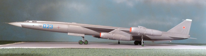 MYASISHCHEV M-52 BOUNDER 1/72 飛行機　プラモデル AMODEL 1/72 Myasishchev M-50 BOUNDER IN-BOX REVIEW - YouTube