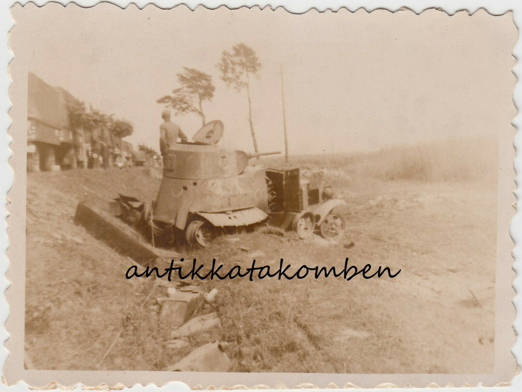 Foto 2.Wk Wehrmacht zerstörter russischer Beute Panzerwagen BA-10   Lkw Kolonne