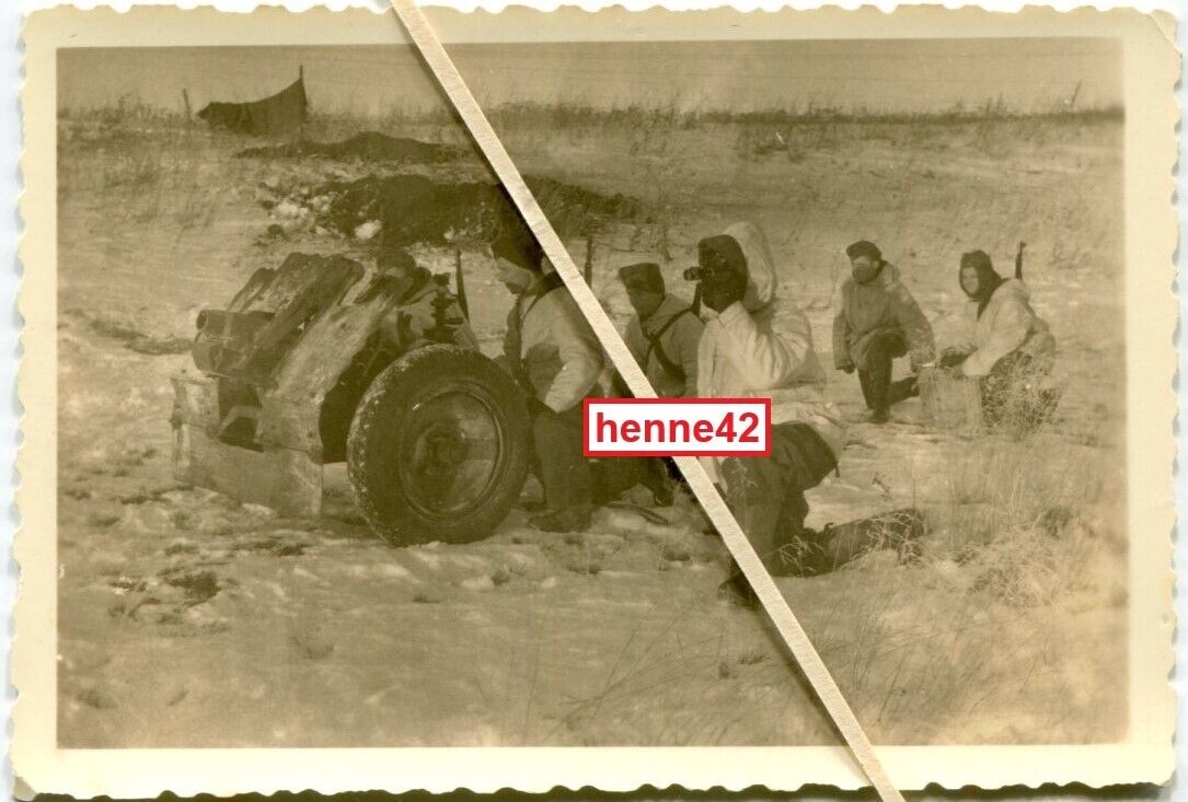 Foto Wehrmacht 7 5 cm leichtes Infanteriegeschutz 18 Geschutz im Winter Kampf