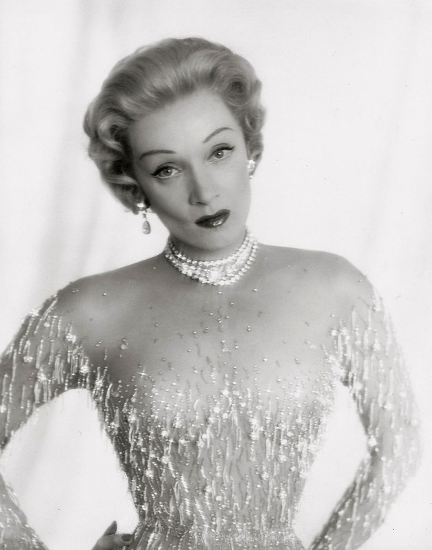 Marlene_Dietrich_d85