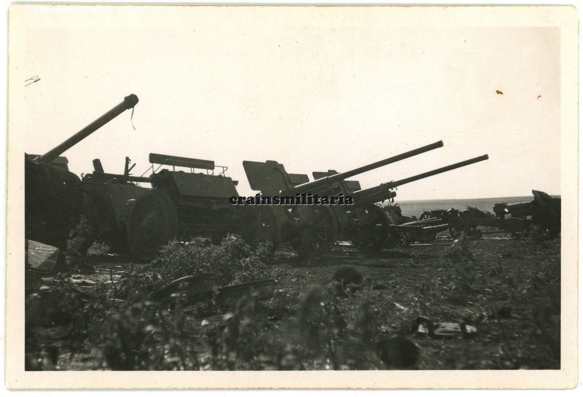 Orig. Foto russ. Beute Artillerie PaK Geschütz vor NIKOLAJEW Ukraine 1941