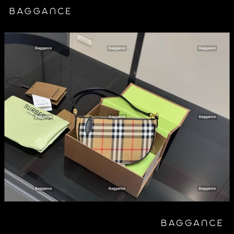 Burberry Nylon Shoulder Bag 21cm - EVBRFW-04