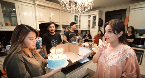 Aurel dan Ashanty bersiap memberi kejutan