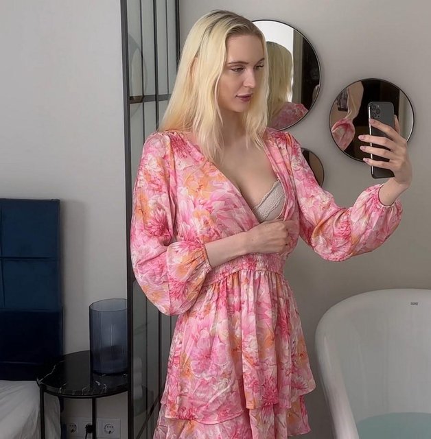 Sharing Hotel Room And Bath With Sex 19