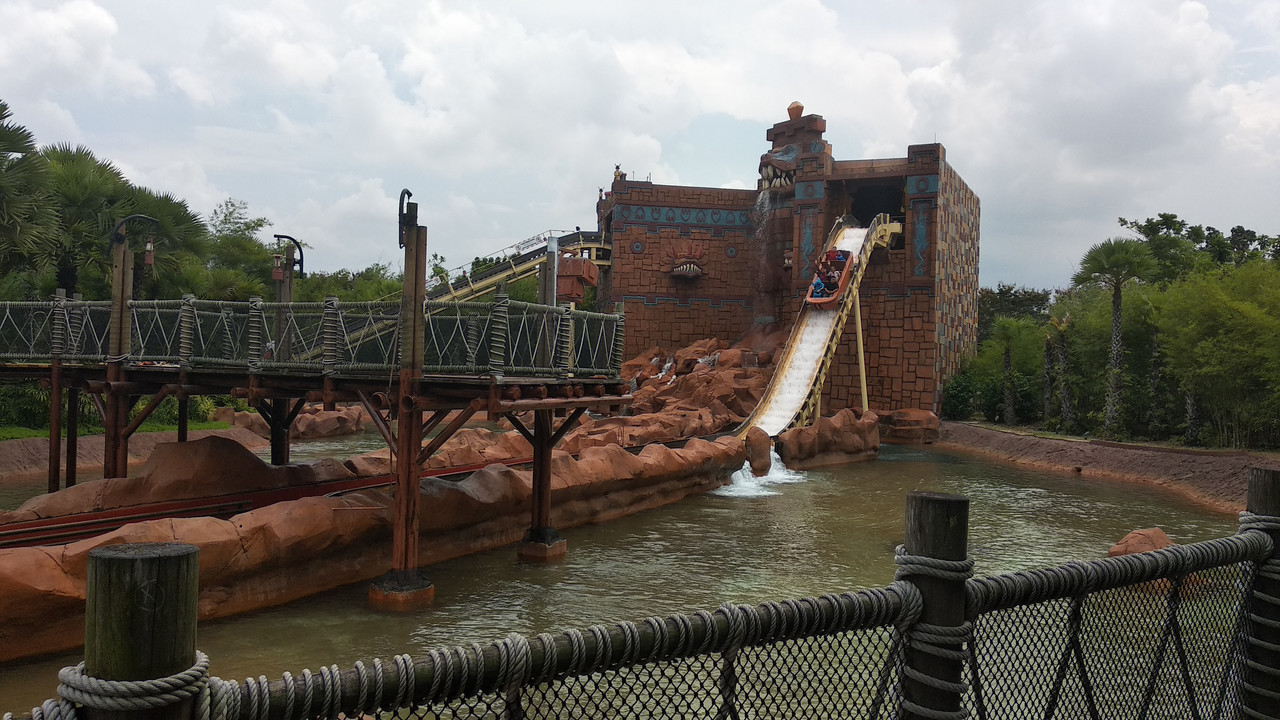 Atraksi Dino Island di LEGOLAND Malaysia
