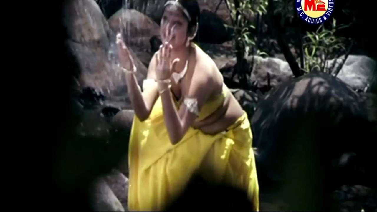 Haripriya - Hot Navel Show - Malayalam album song.mkv_snapshot_01.20.176