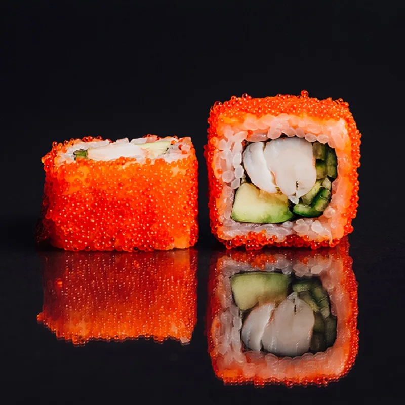 Ролл Калифорния (креветки, авокадо, икра тобико) (300г)