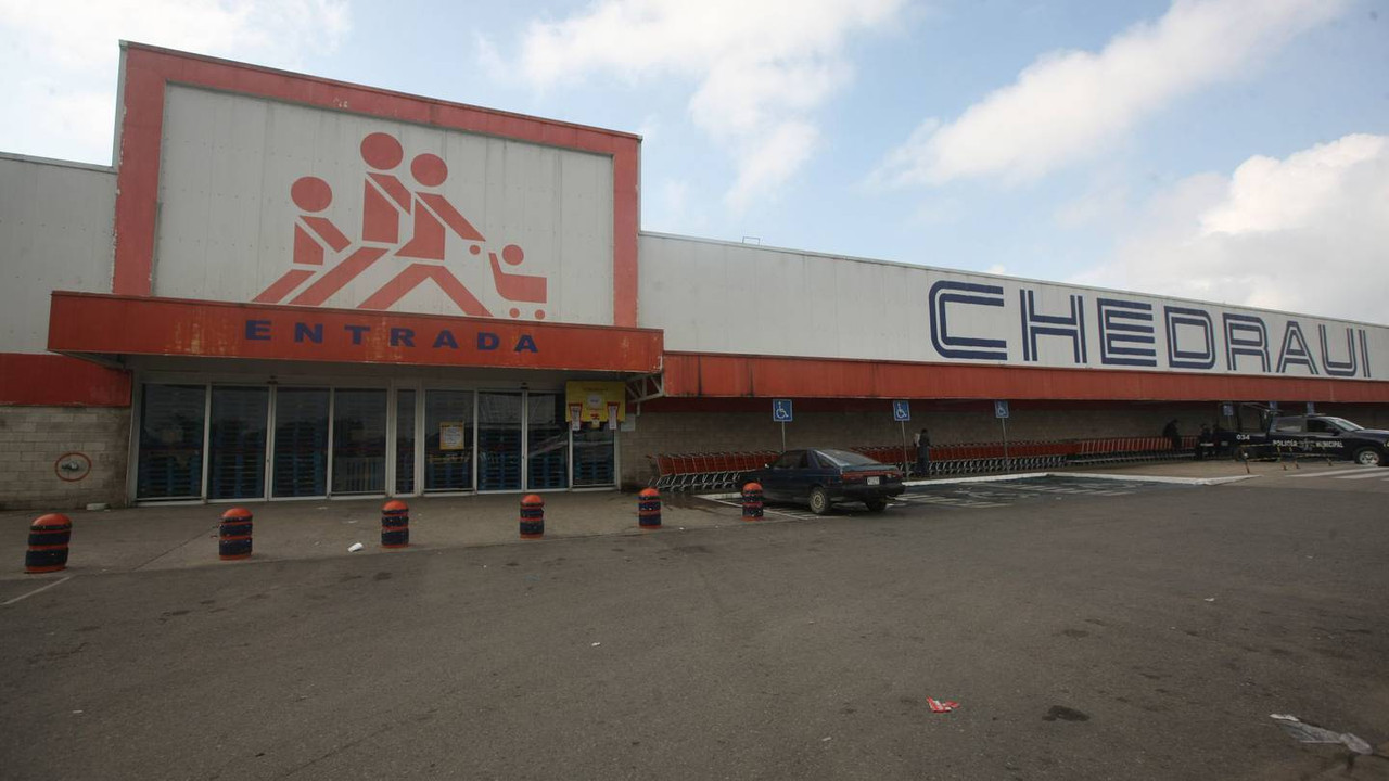 Consumidor acudió a comprar un six de cerveza y Chedraui se lo negó