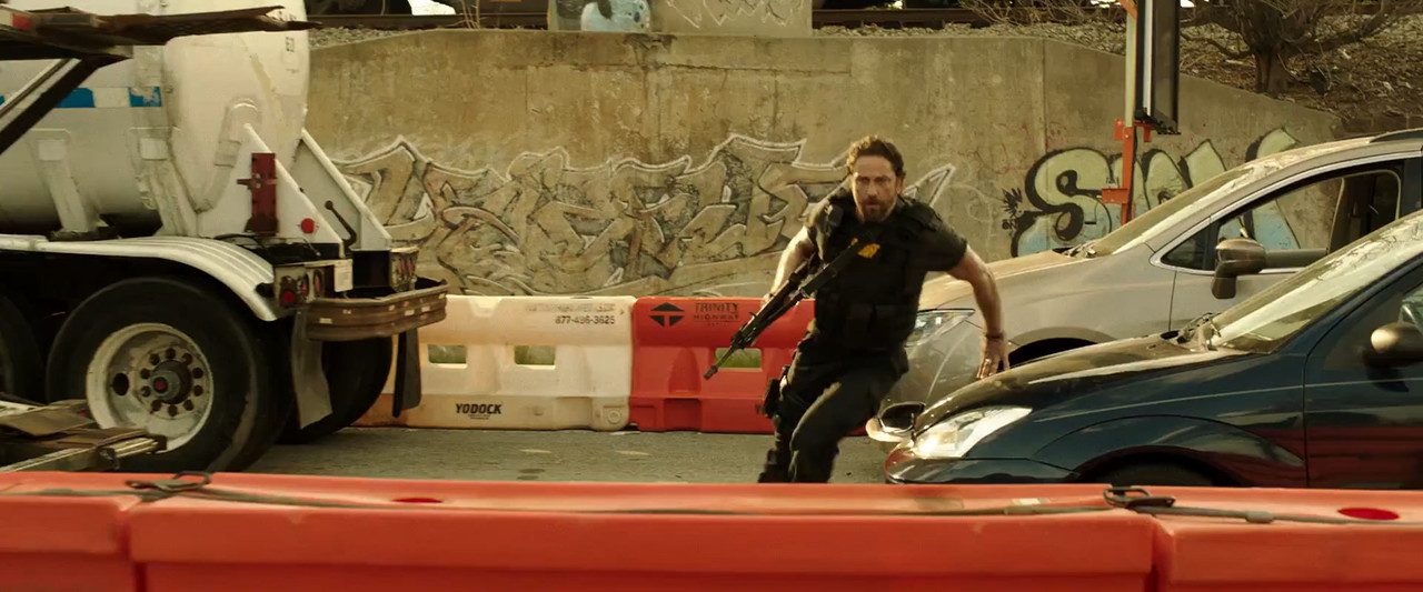 Den of Thieves 2018 BluRay [Hindi + Tamil + Telugu + English] 480p, 720p, 1080p ESub Screenshot