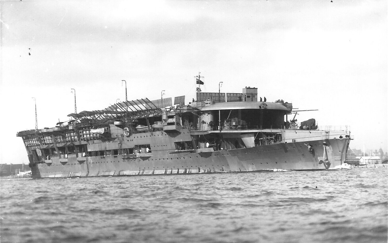ROYAL NAVY, HMS FURIOUS (47)., 1932., carrier, B-w PHOTOGRAPH W&L c