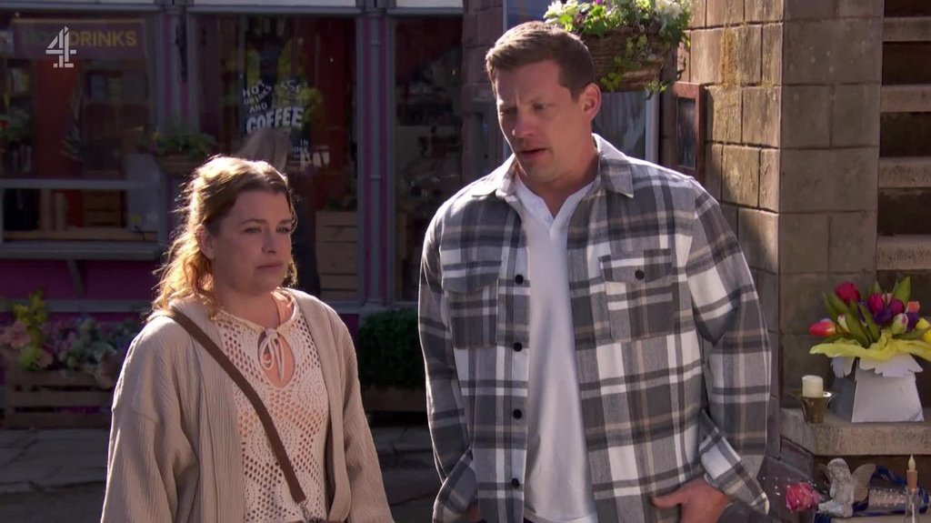 [Image: bpe4i5c6vsb6.jpg]