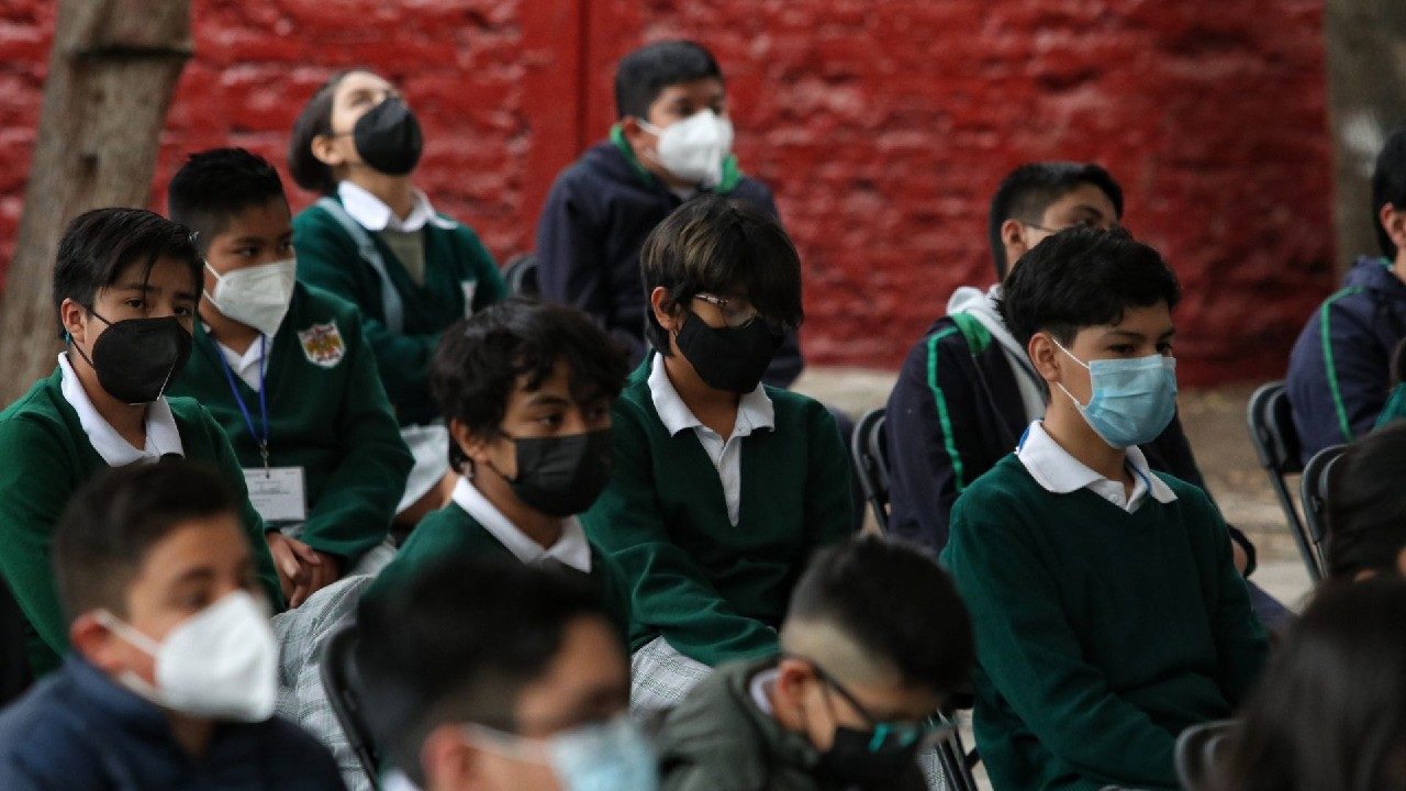 Suspenden a maestra por pedirles condones con semen a sus estudiantes