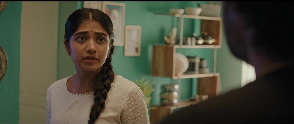Aan Paavam Pollathathu Screenshot