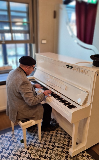 [Bild: Pianoman.jpg]