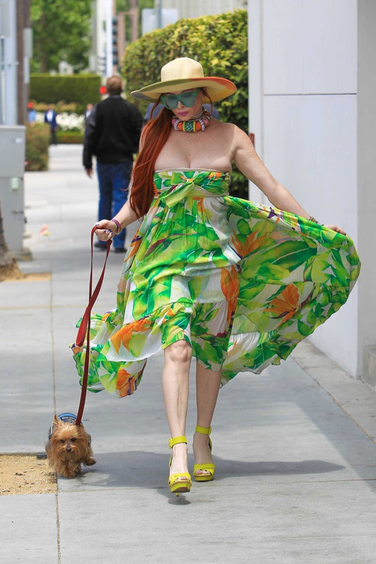 Phoebe-Price-Upskirt-108